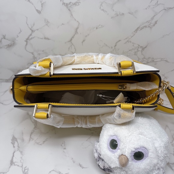 Michael Kors Prism Medium Messenger - Picture 5 of 7